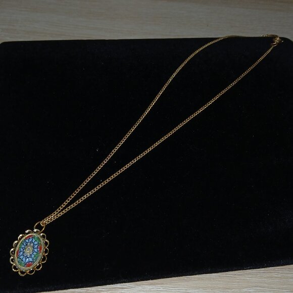Gold Tone Oval Blue Patterned Pendant Necklace Vintage Costume Jewelry #101 - Picture 1 of 12